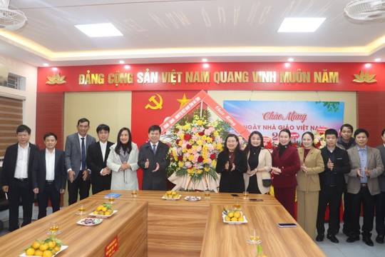 Phó Chủ tịch UBND tỉnh chúc mừng các đơn vị, trường học nhân Ngày Nhà giáo Việt Nam