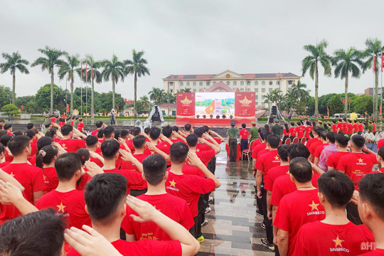 Tự hào “Cùng Việt Nam tiến bước”