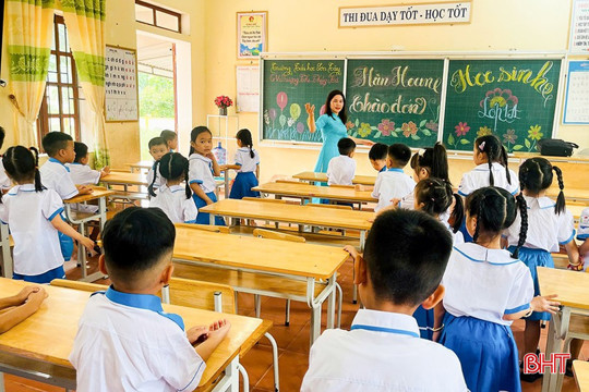  Học sinh lớp 1, 9 và 12 ở Hà Tĩnh tựu trường vào ngày 22/8