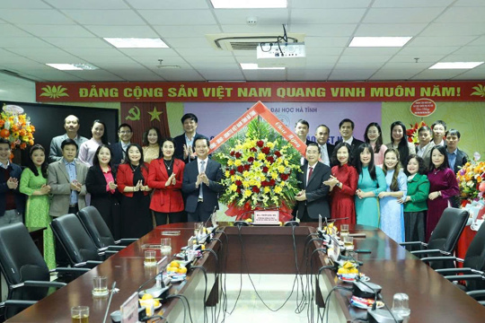 Lãnh đạo tỉnh chúc mừng các đơn vị, trường học nhân Ngày Nhà giáo Việt Nam 