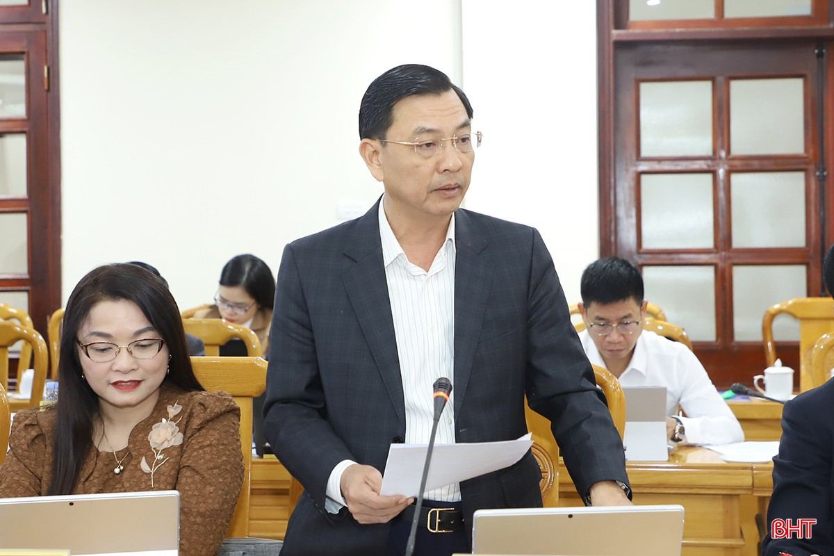 Trưởng ban Quản lý KKT tỉnh Trần Việt Hà thông tin về hoạt động của các dự án tại các khu kinh tế, khu công nghiệp.